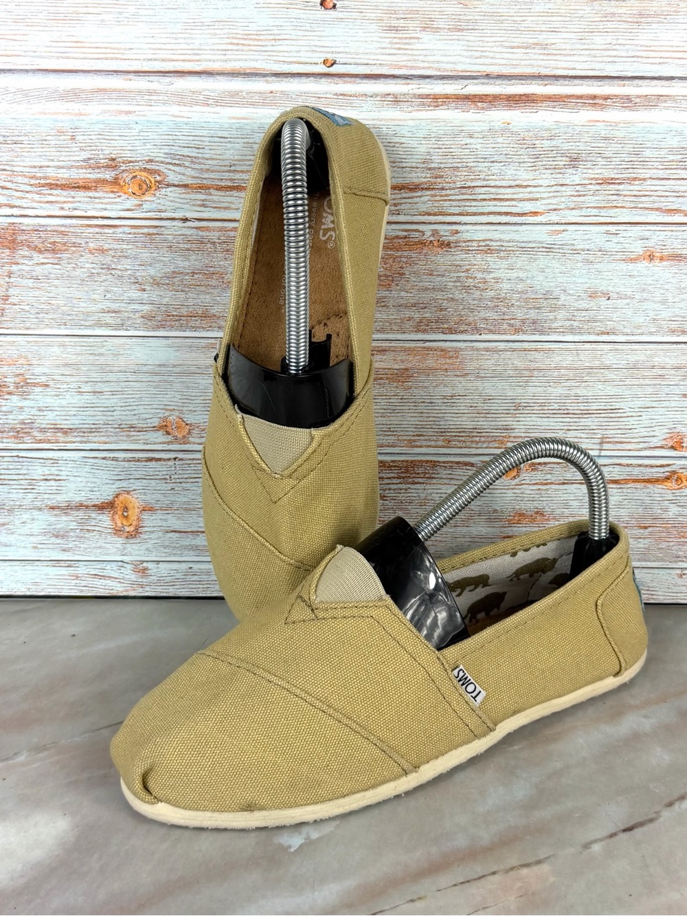 Toms Original Slip-On Women’s Tan Canvas Flats - Like New!